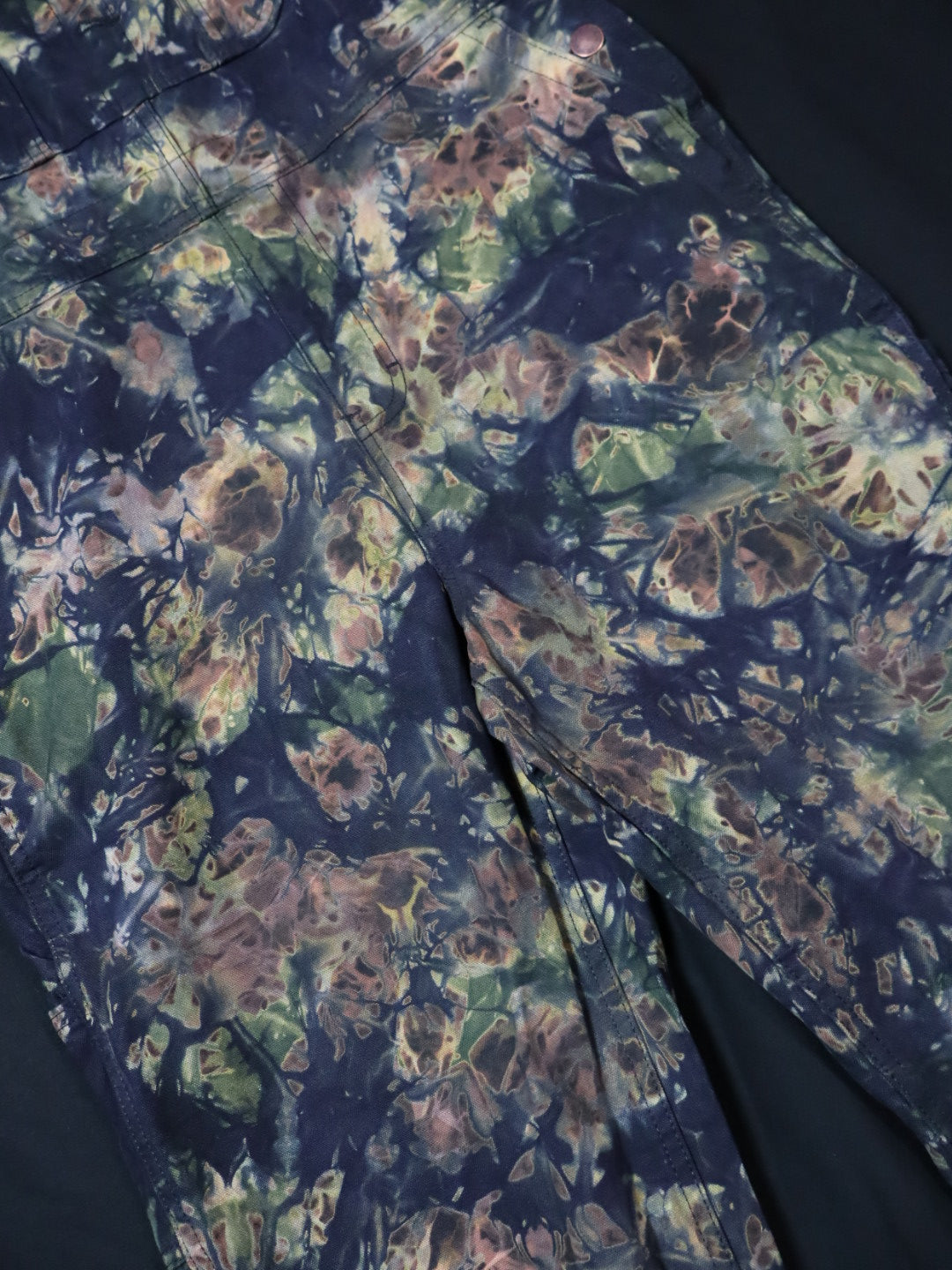 Womans Cut Alpine Crackle